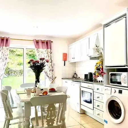 Fionas Thatched Eile Tatil Evi