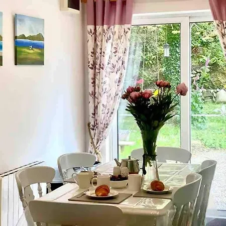 Fionas Thatched Eile *