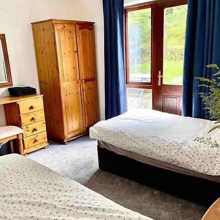 Fionas Thatched Eile Semesterbostad