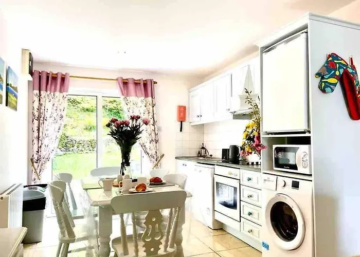 Fionas Thatched Eile Tatil Evi